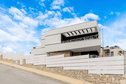 o_1eu0jbrnr1u2e18bk1shk1g364653v