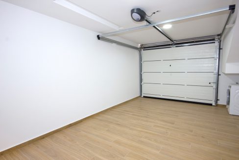 o_1eu0lmif218rvf926ro140u2433