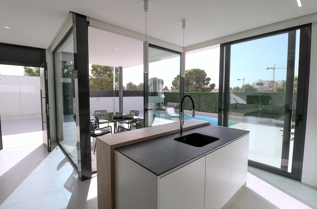 o_1euirkob11jh81ss41p1u1u6che82l