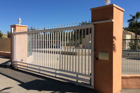 o_1eujnrcb7ap91art1tjv4s21jubb2