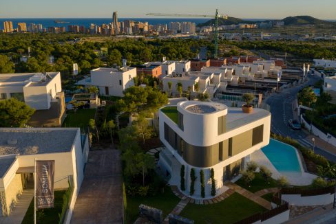 o_1euo8071e80n1e5hosr1bhkt2837