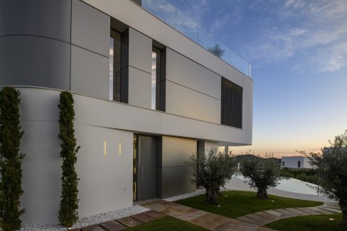 o_1euo9itorig410rb19mg173f1bfv2d