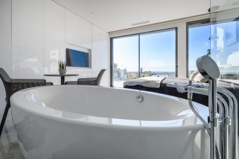 o_1euo9itotbej1e51ce41hsjfta2t